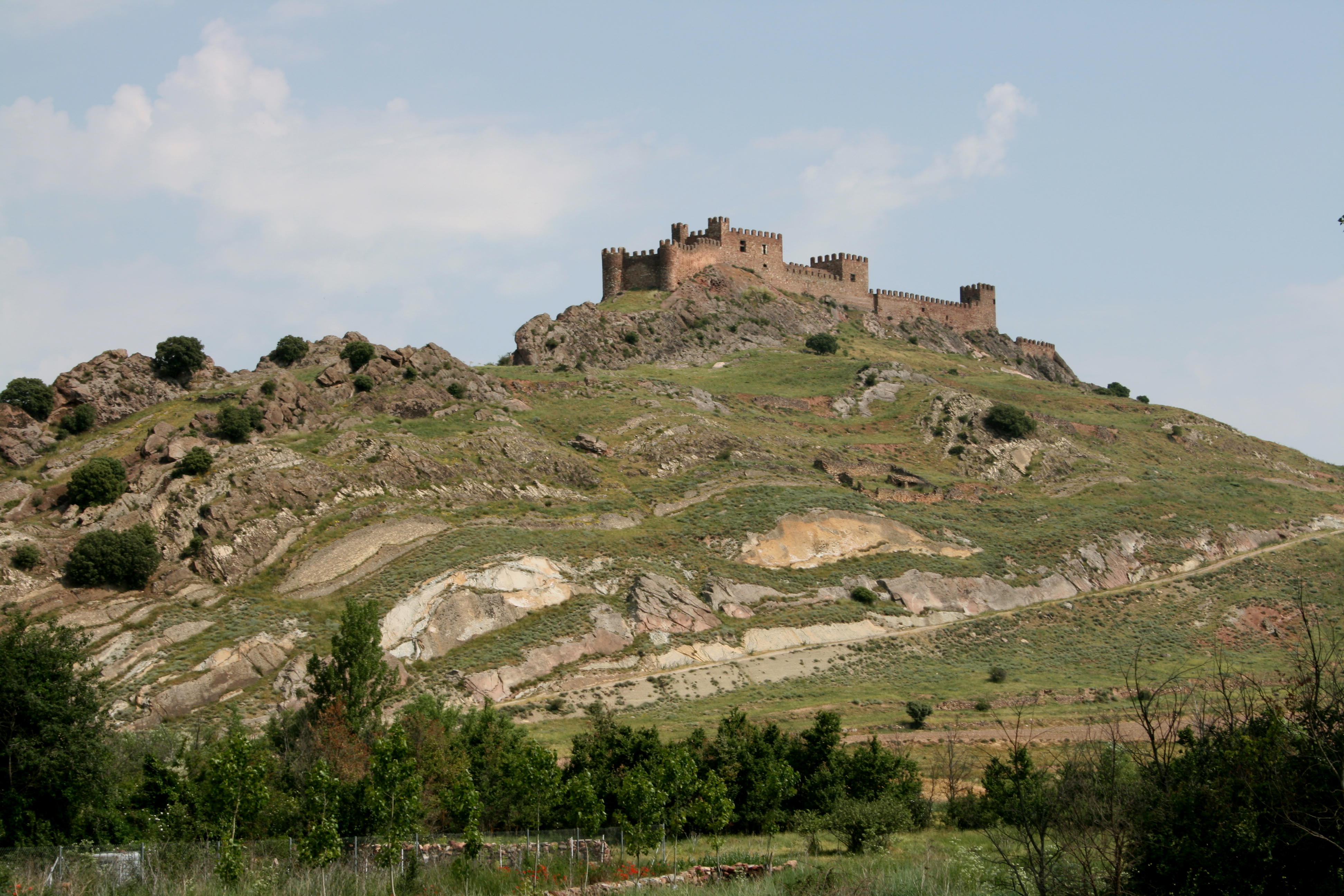 Riba de Santiuste, Castillo de Asociación española de amigos de los